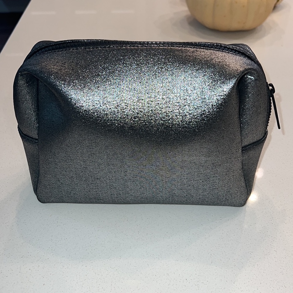 NWOT SOLD OUT Lululemon Feeling Ready Pouch in Silver Glitter - Picture 2 of 4